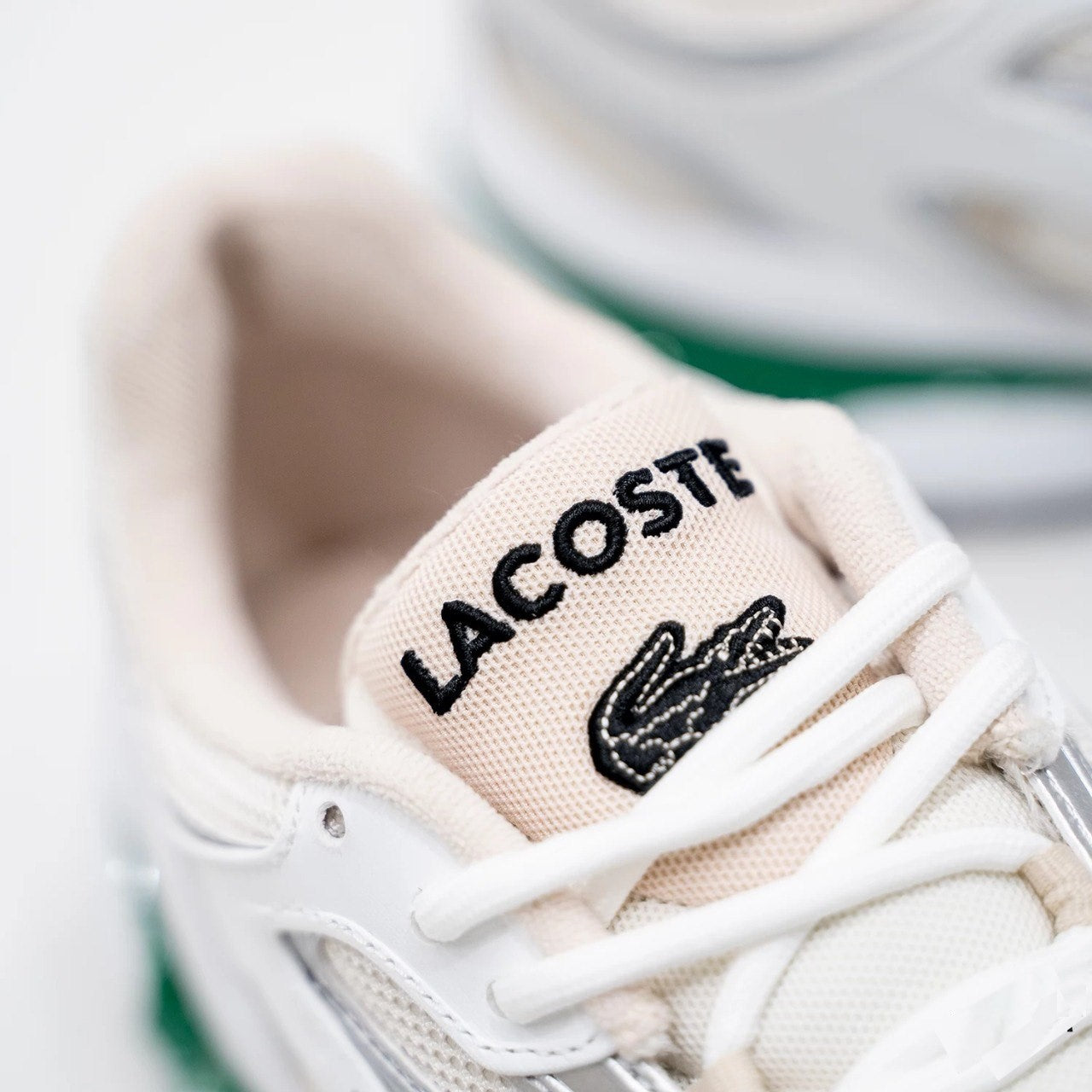 Lacoste L003