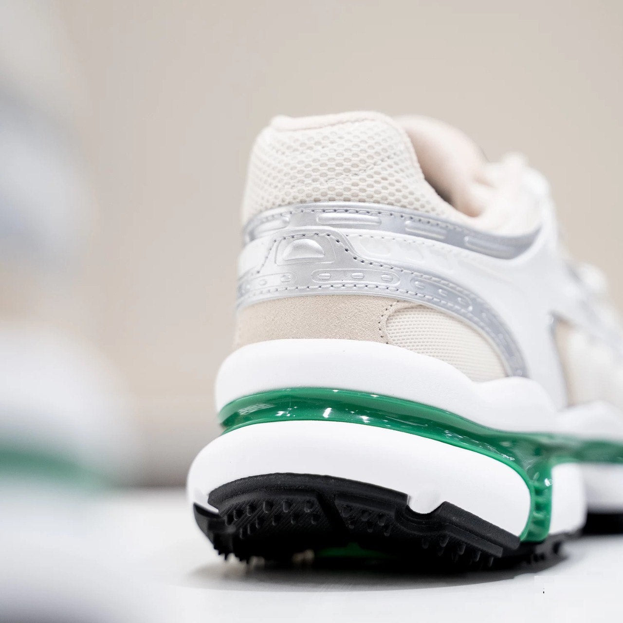 Lacoste L003