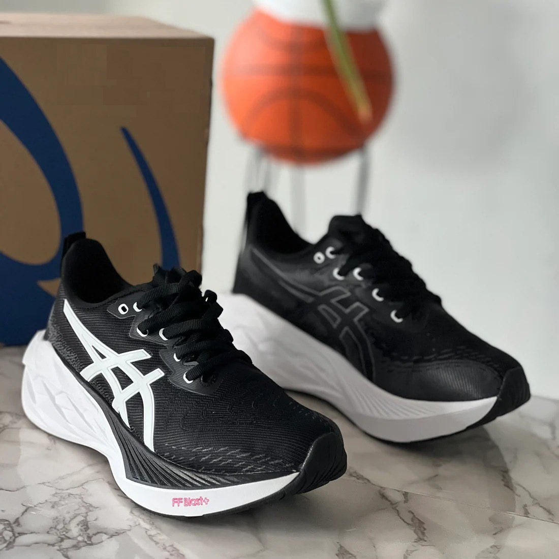 ASICS NOVABLAST 4