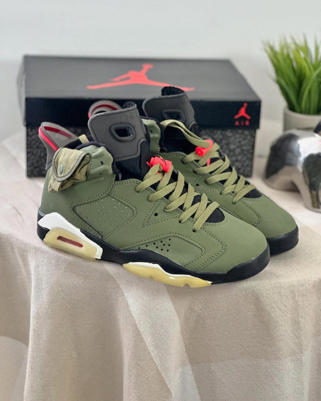 Air Jordan 6 x Travis