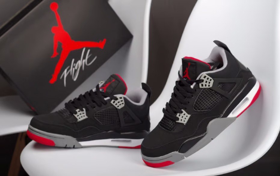 Air Jordan 4 Bred