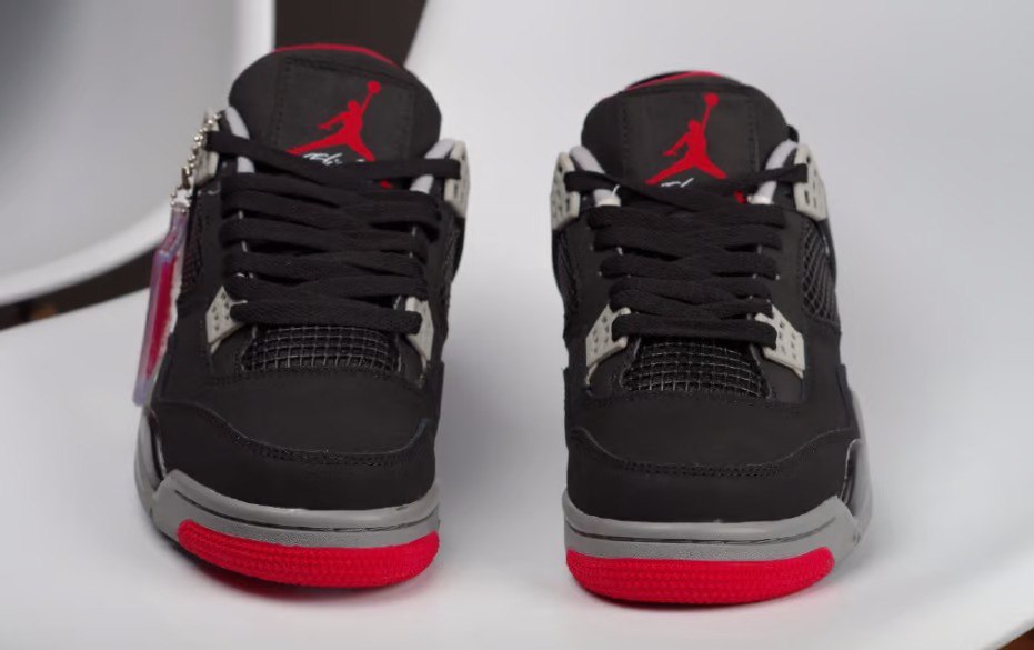 Air Jordan 4 Bred