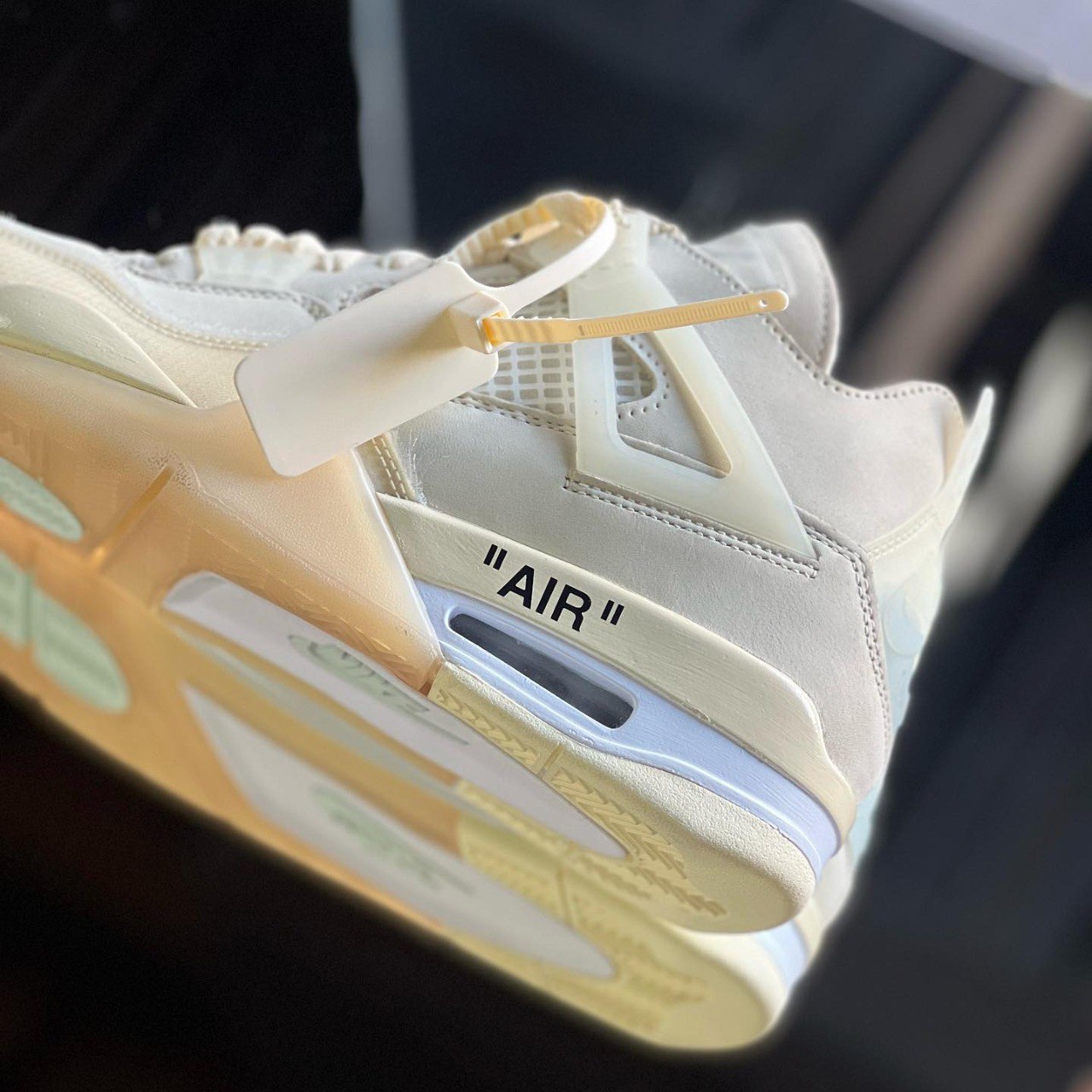 Air Jordan 4 x Off Whitte