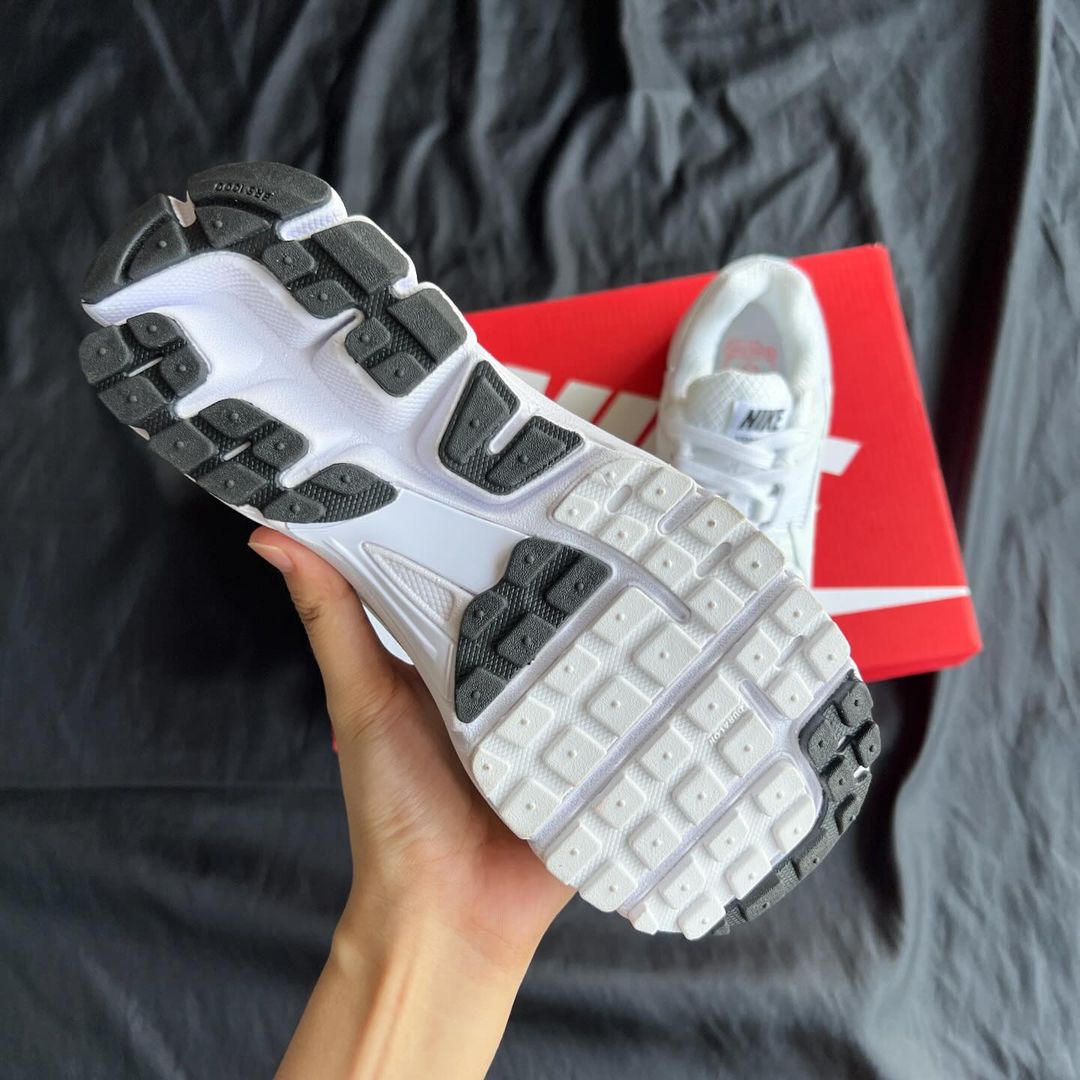 Nike Vomero 5