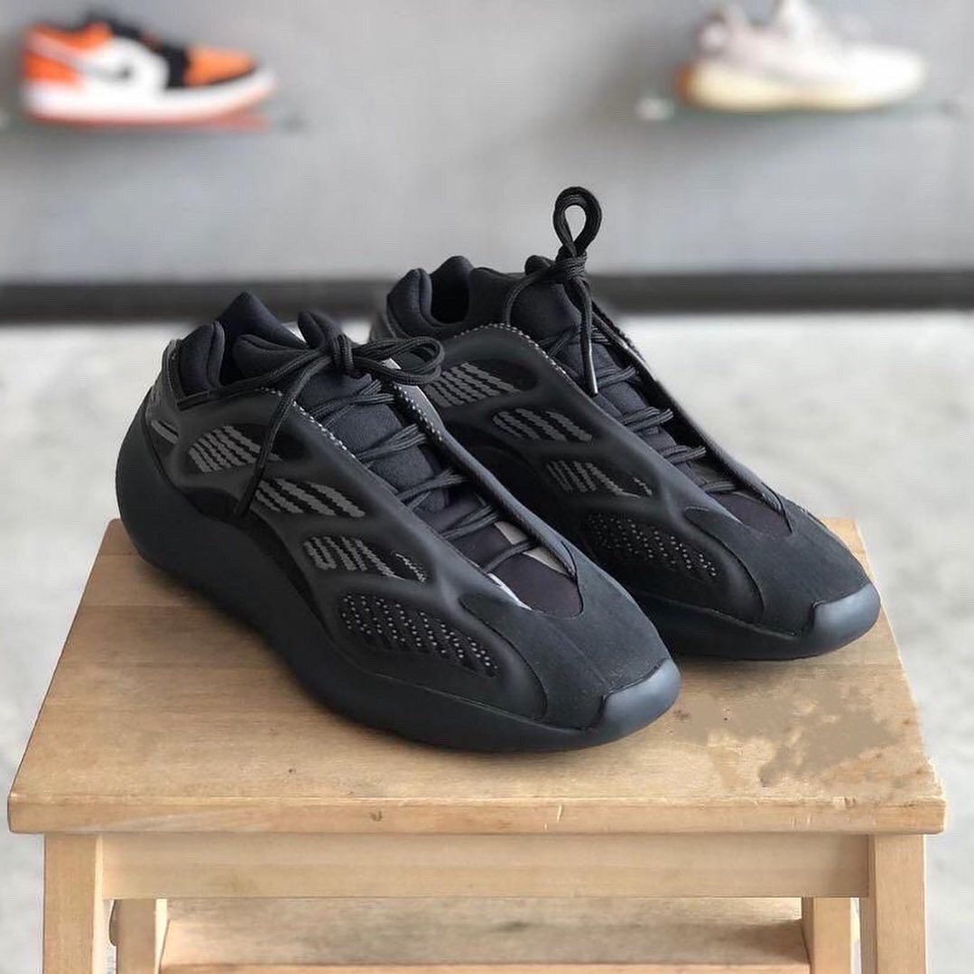 adidas yeezy 700 v3