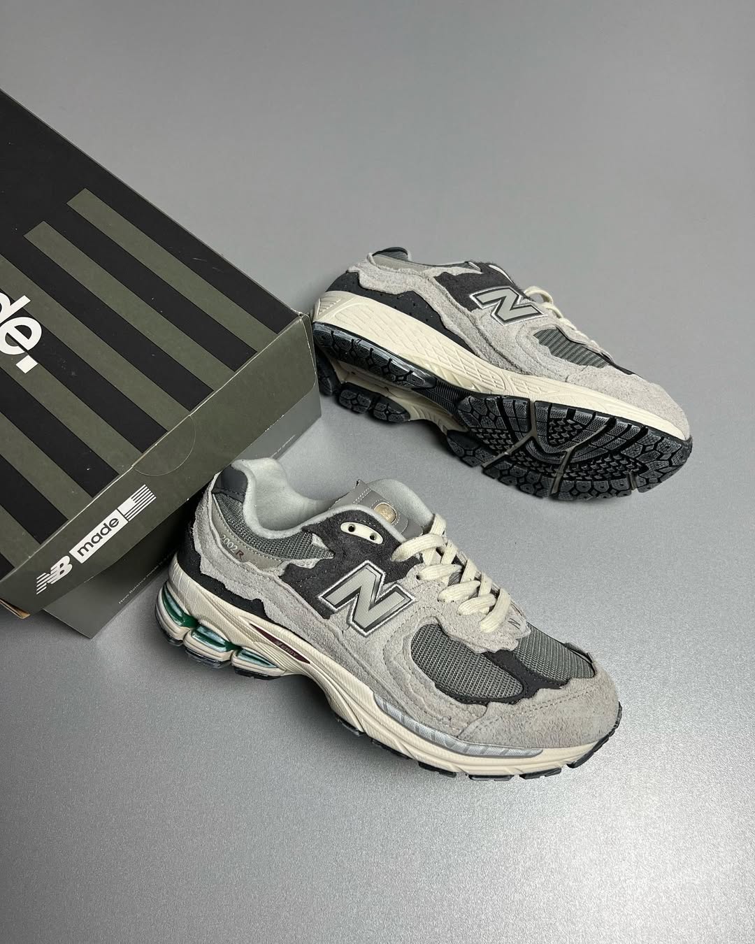 New Balance 2002R