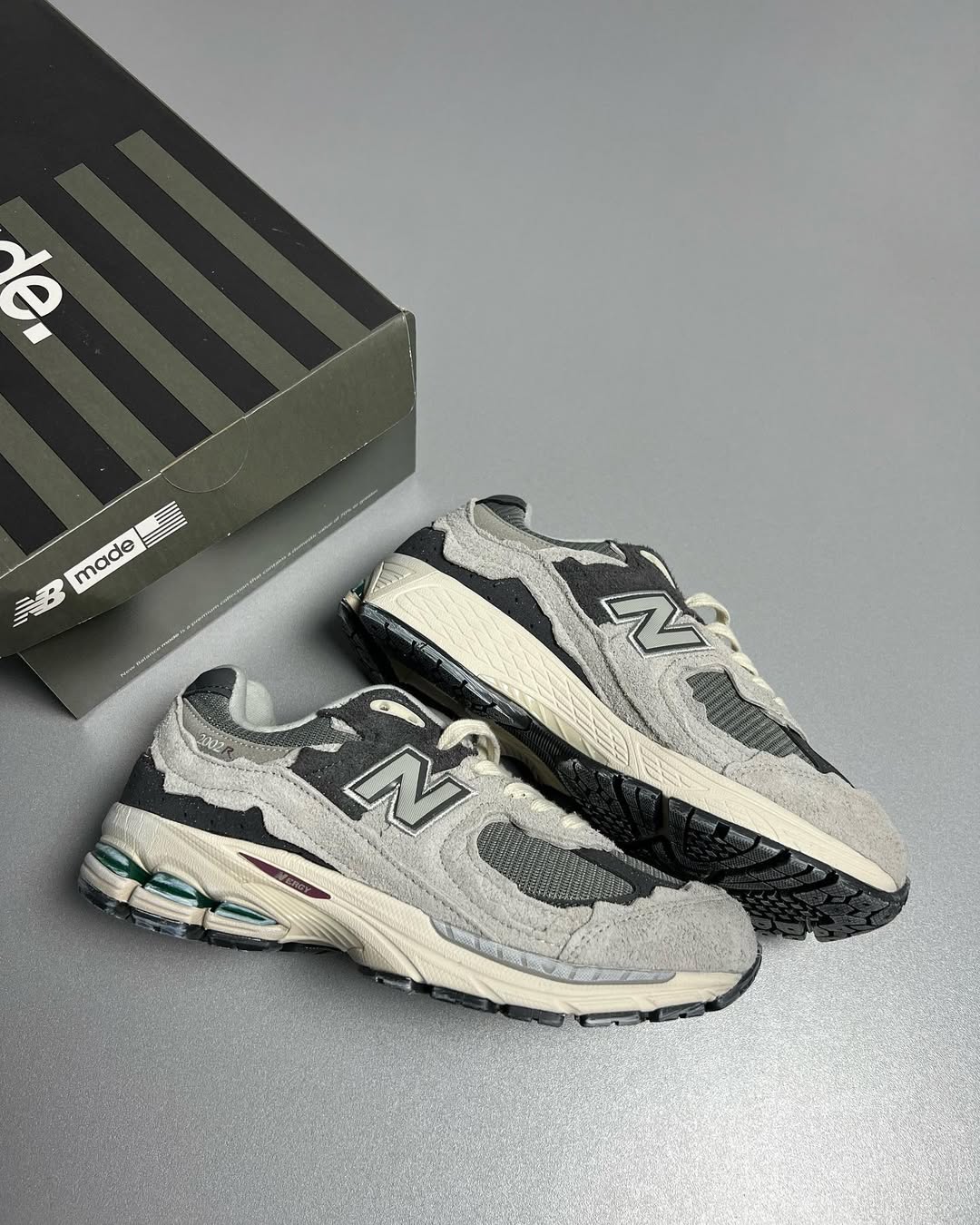 New Balance 2002R