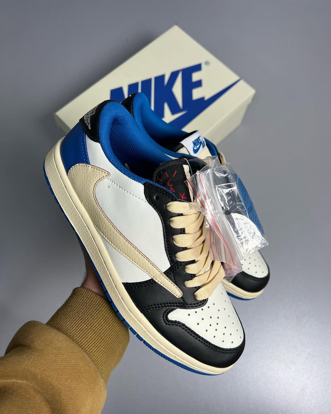 Air Jordan 1 X Travis Scott x Fragment