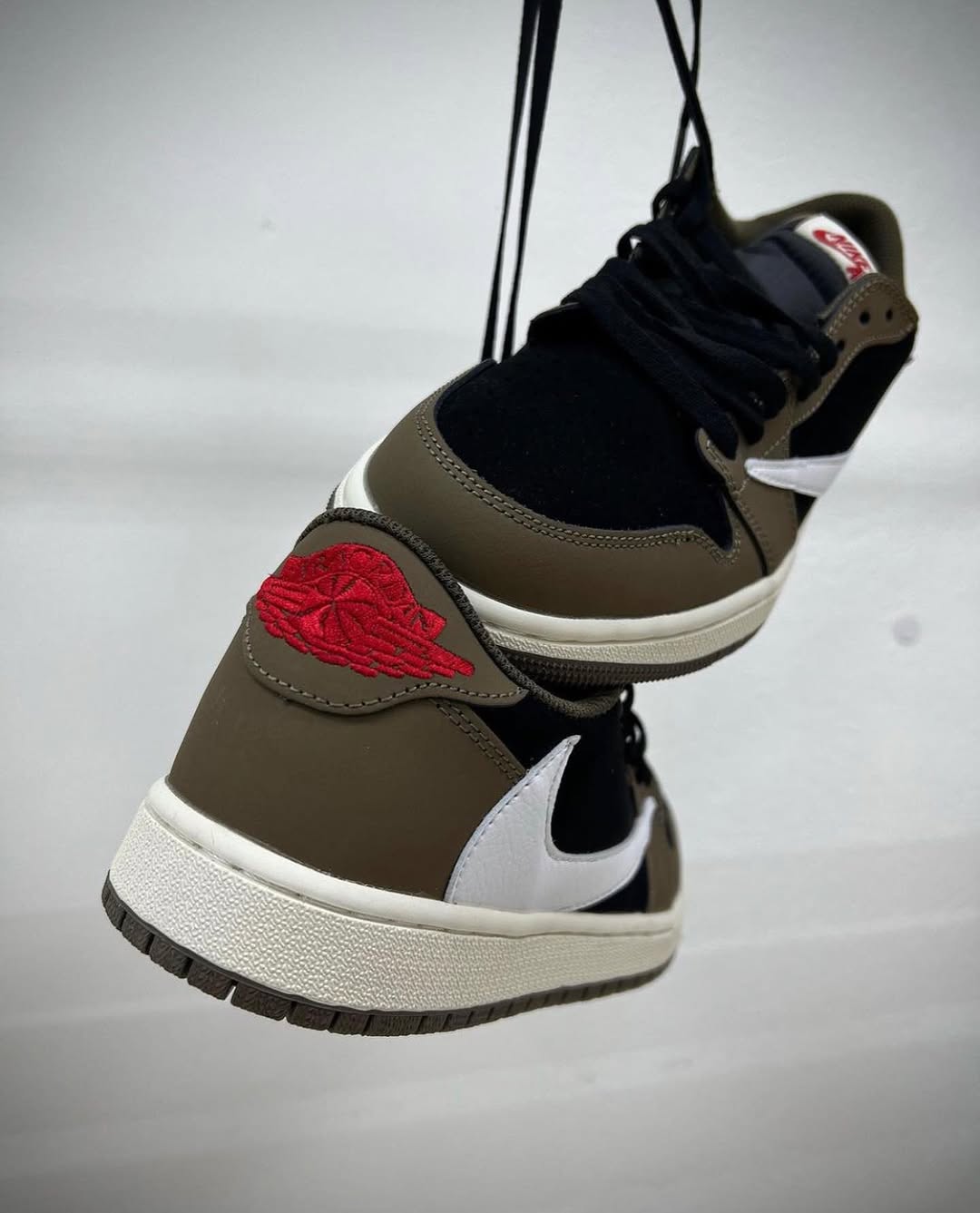 Air Jordan 1 Low (Travis Scott)