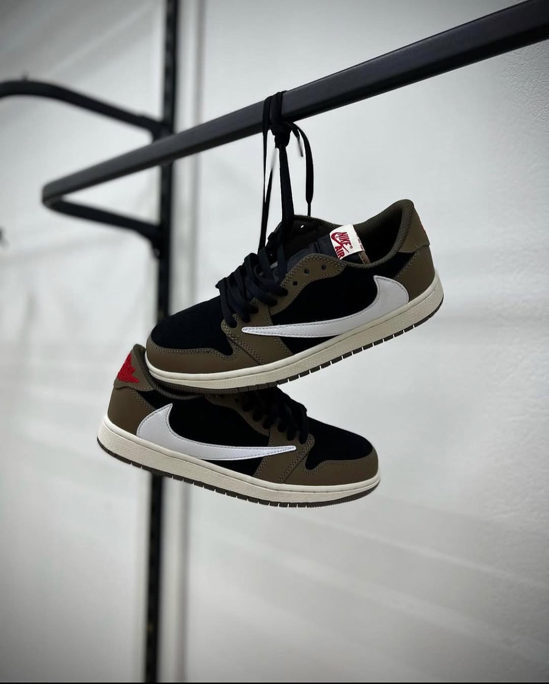 Air Jordan 1 Low (Travis Scott)