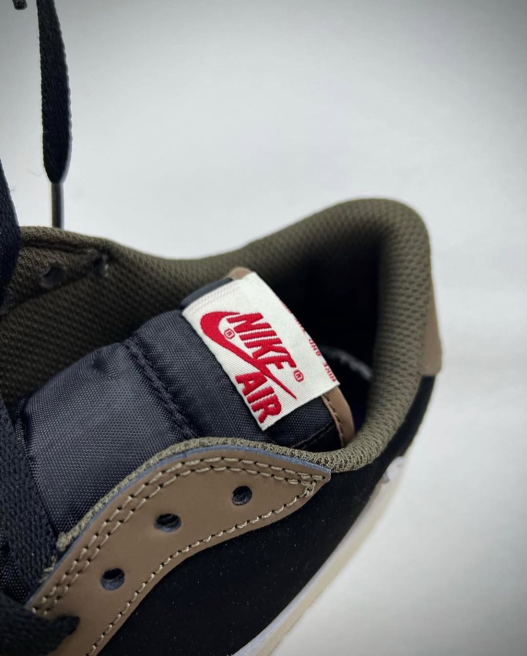 Air Jordan 1 Low (Travis Scott)