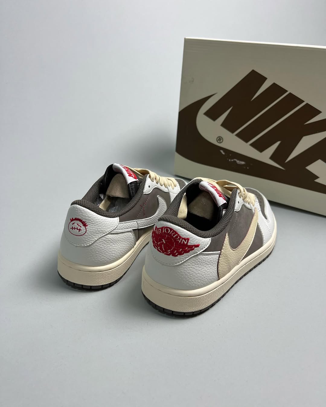 Air Jordan 1 Low Travis Scott Mocha