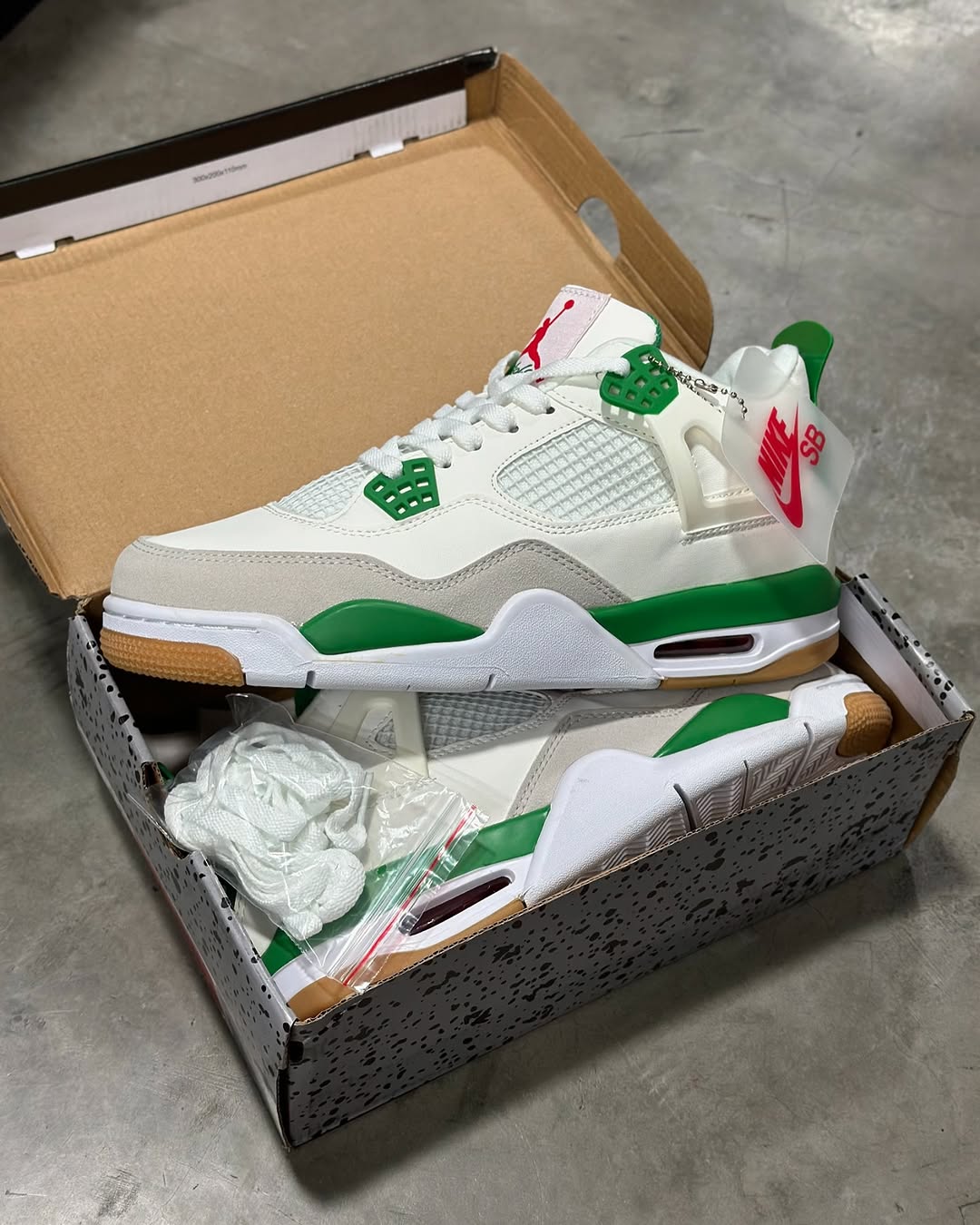 Air Jordan 4 SB