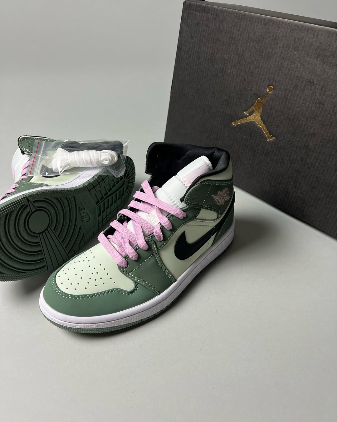 Air Jordan 1 "Dutch Green"