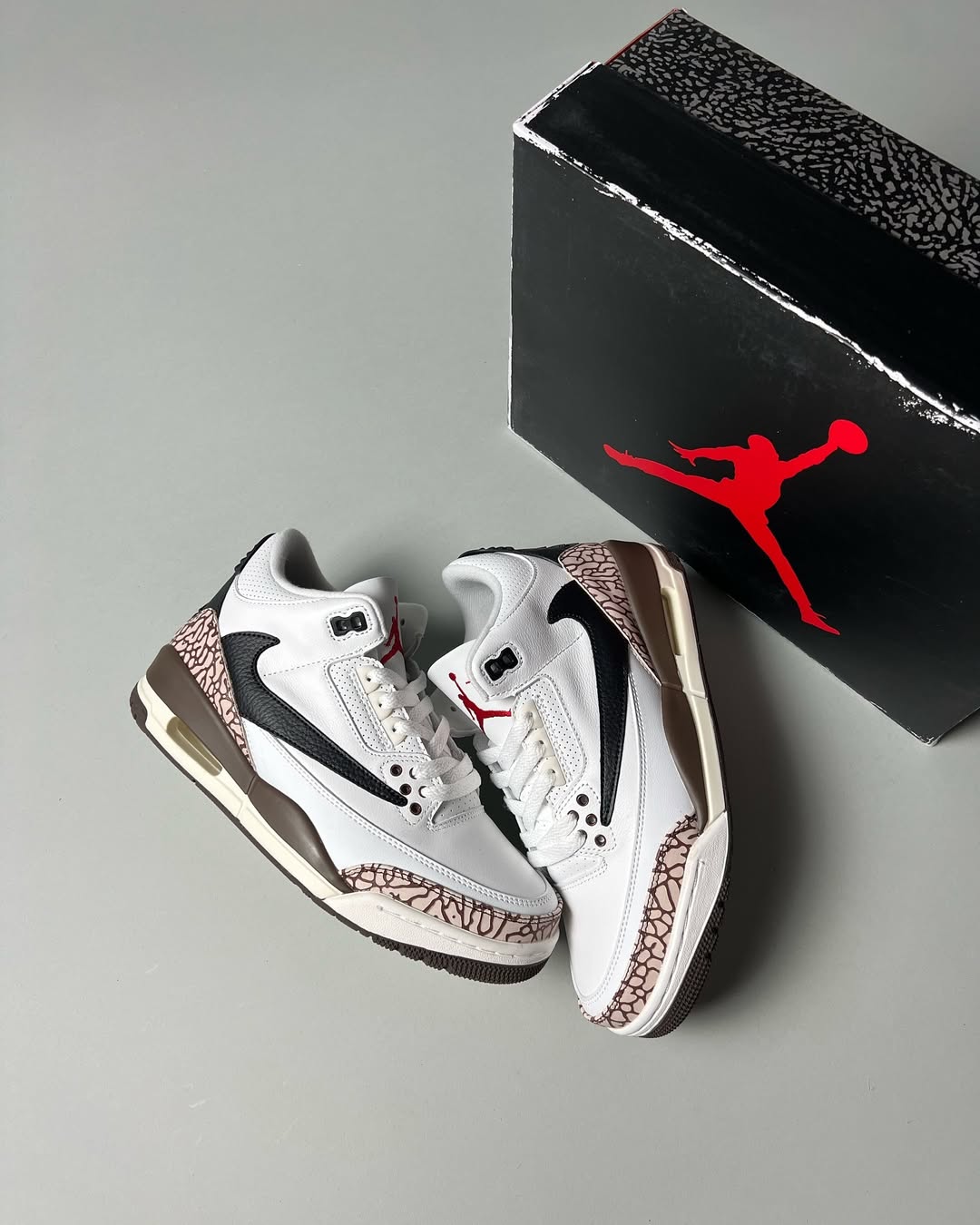 Air Jordan 3 x Travis Scott