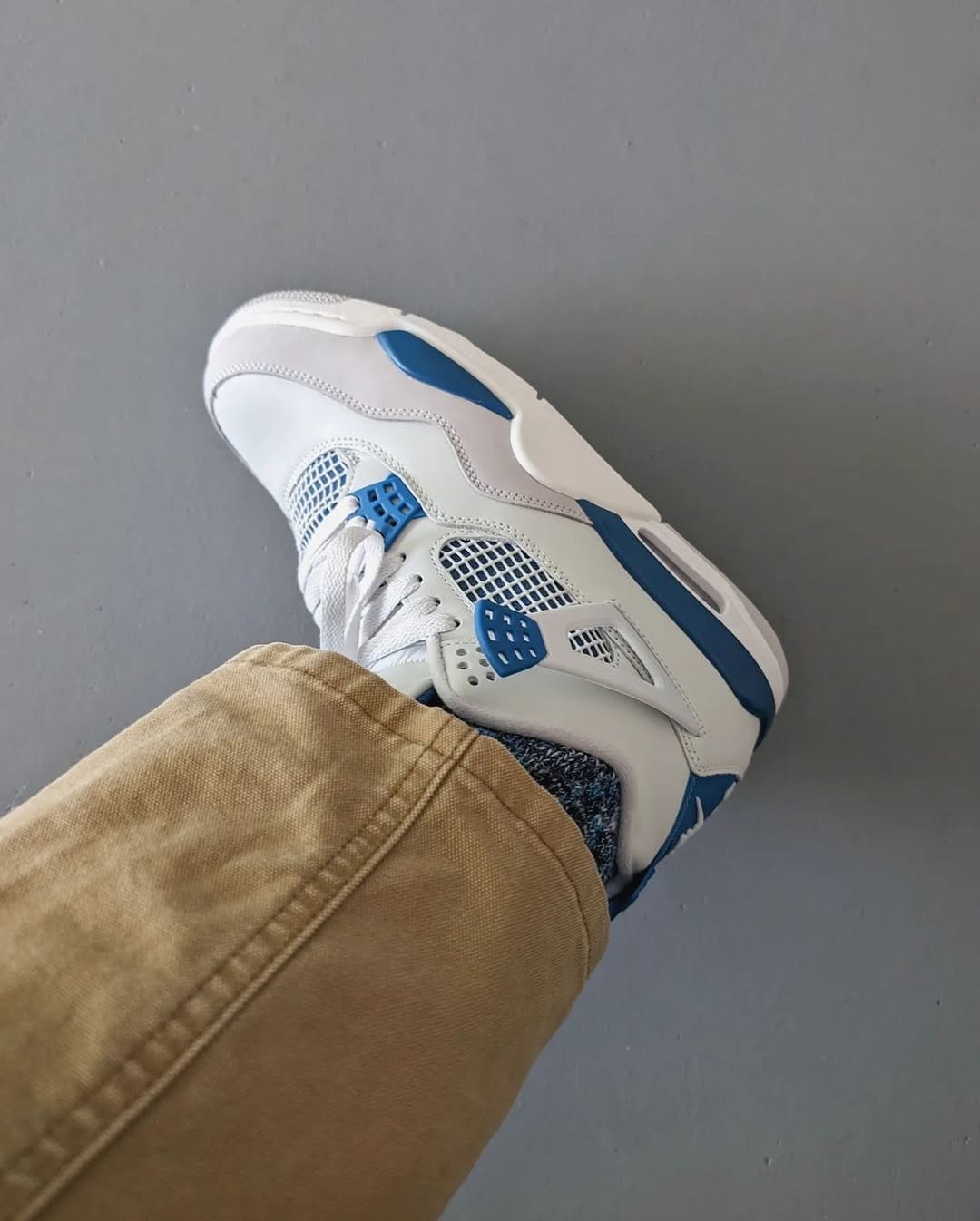 Air Jordan 4 Military Blue