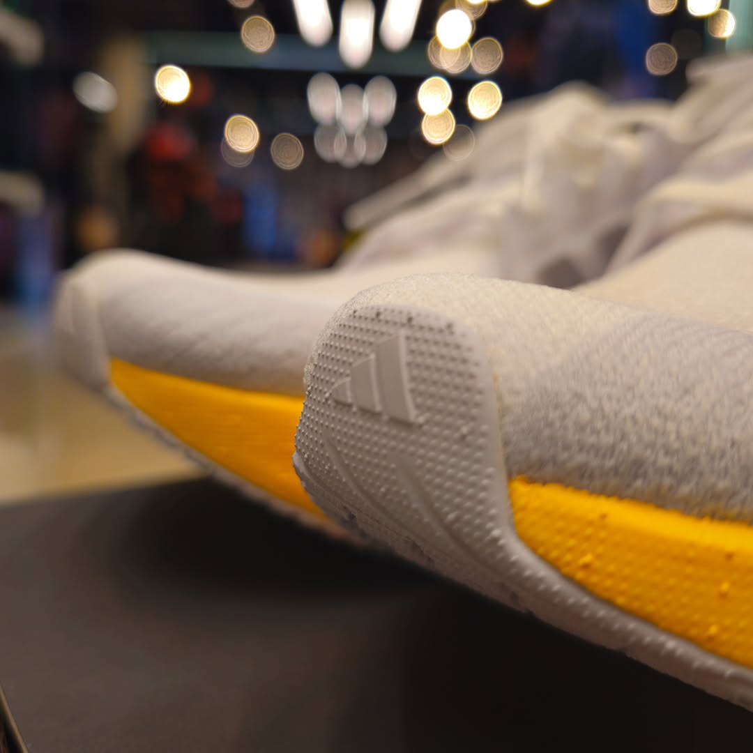 adidas ULTRABOOST 5