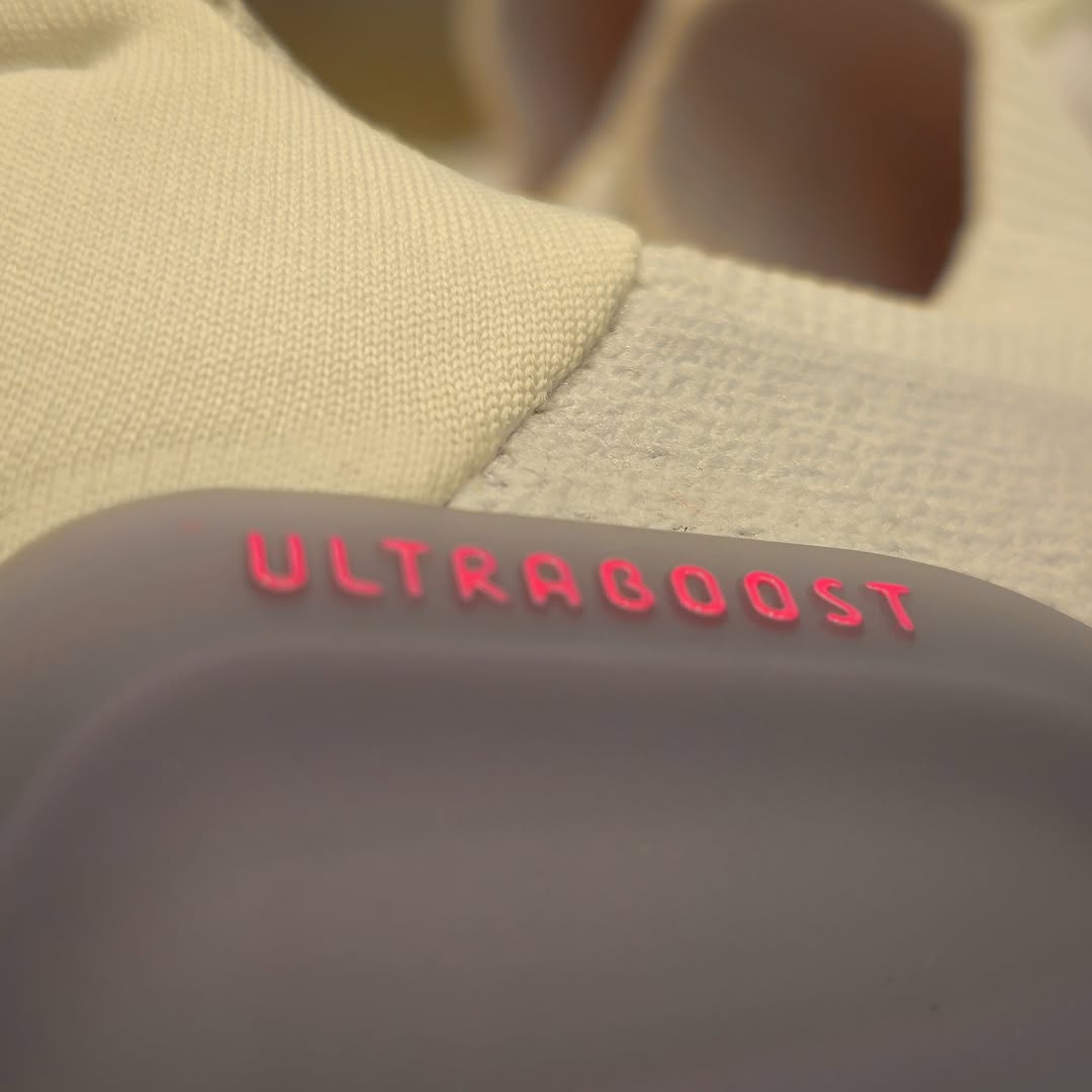 adidas ULTRABOOST 5