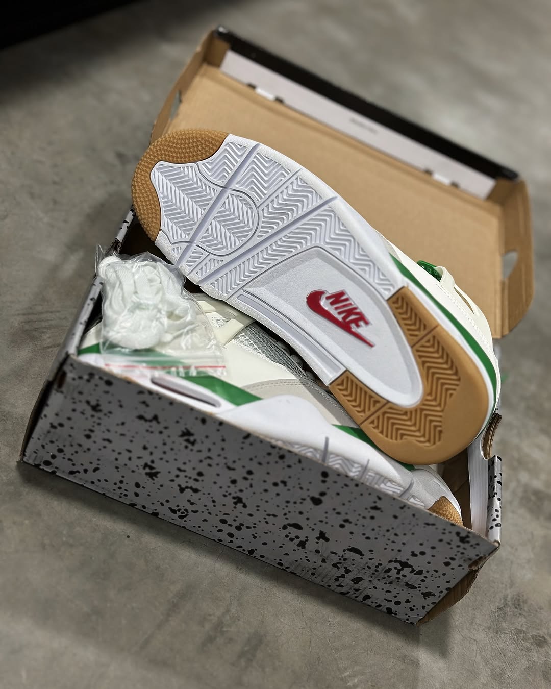 Air Jordan 4 SB