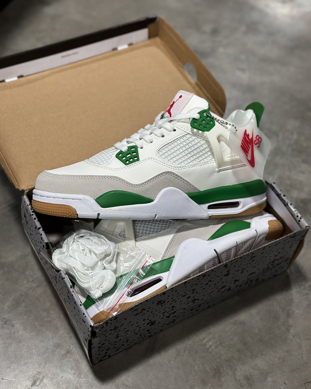 Air Jordan 4 SB