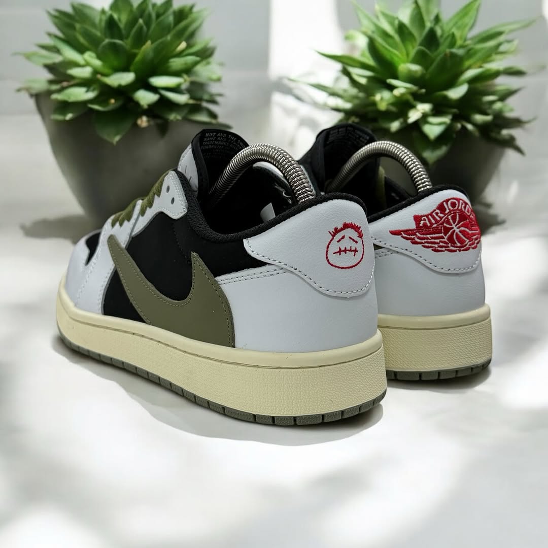 Air Jordan 1 Low (Travis Scott)
