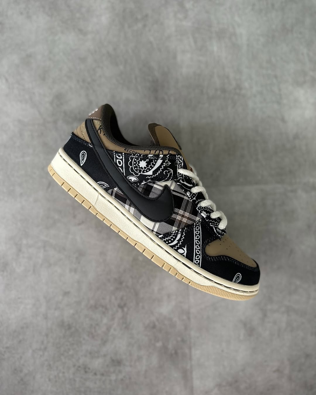 Nike Sb Dunk Low Travis