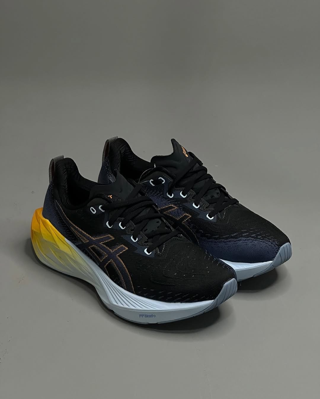 Asics Novablast 4