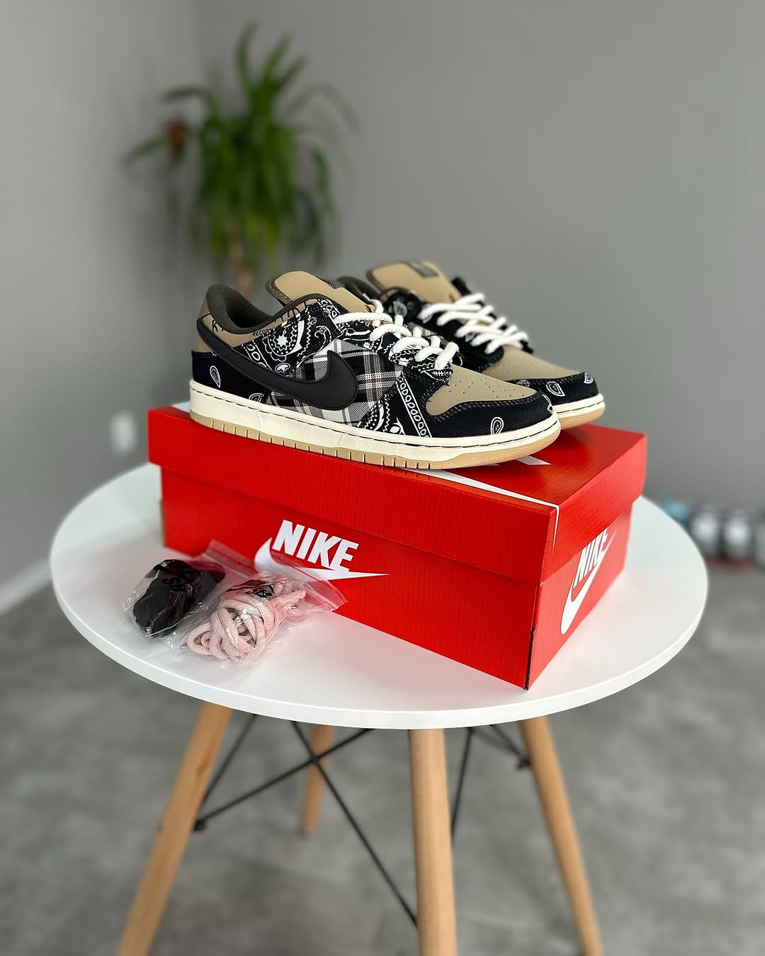 Nike Sb Dunk Low Travis