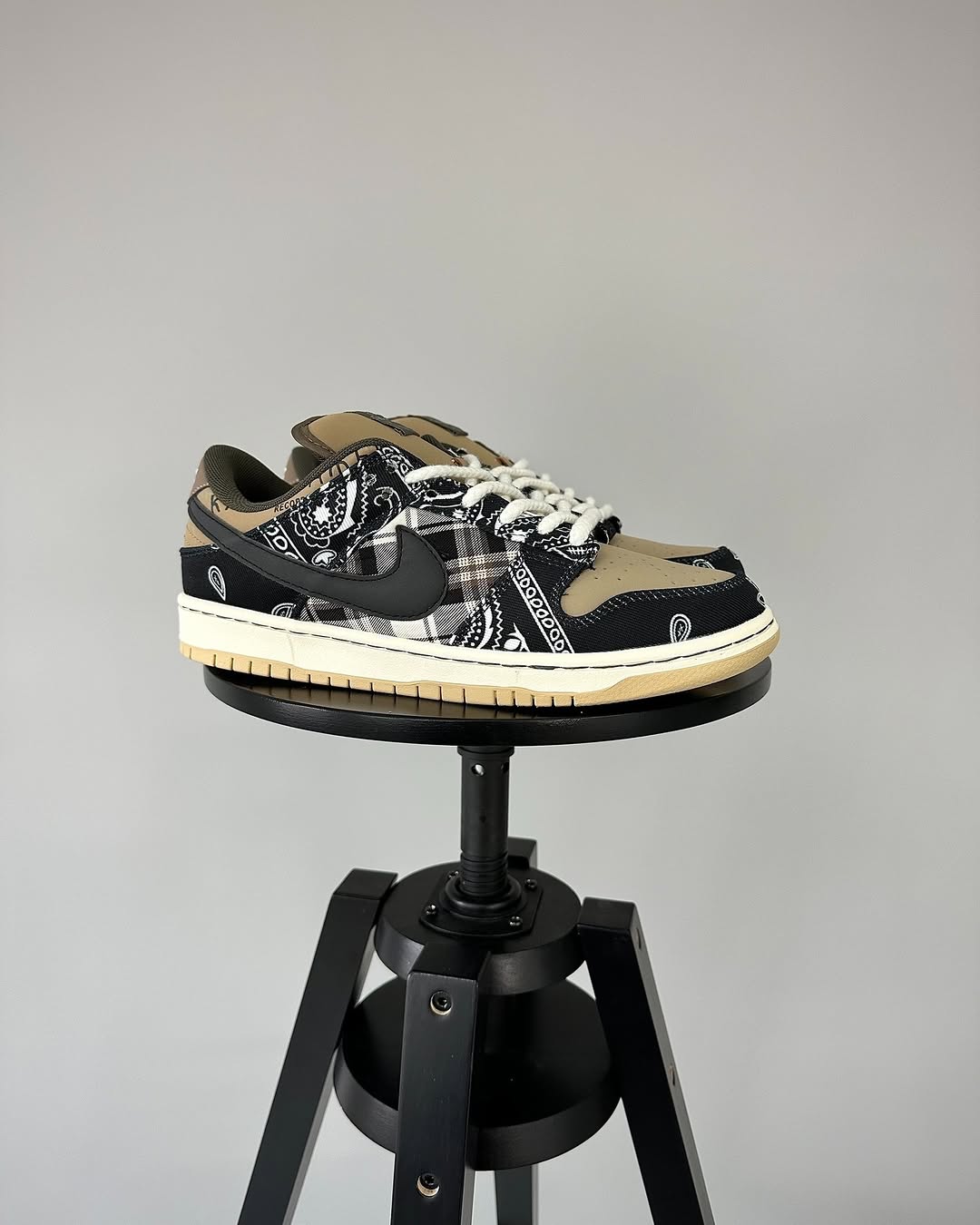 Nike Sb Dunk Low Travis