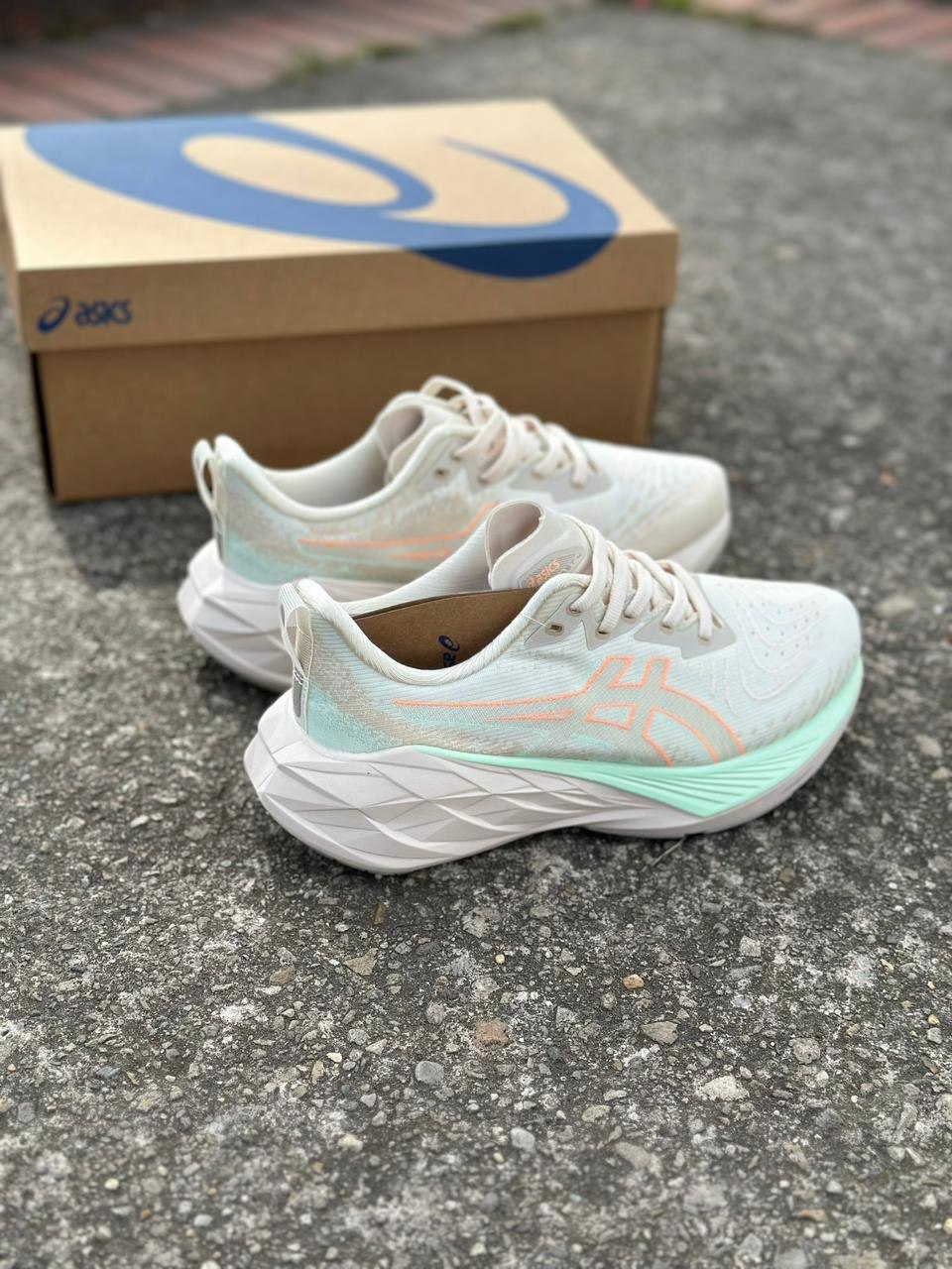 Asics Novablast 4