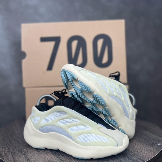 adidas yeezy 700 v3